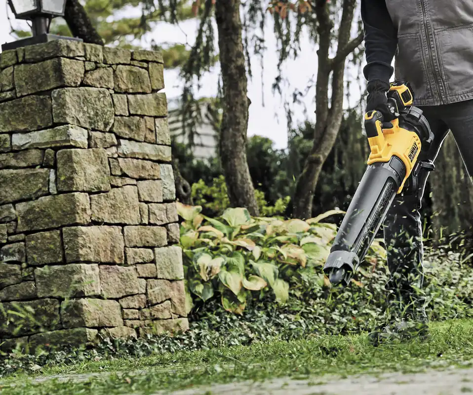 20-Volt MAX Leaf Blower, Brushless Low-Noise Motor, 125-MPH, TOOL ONLY
