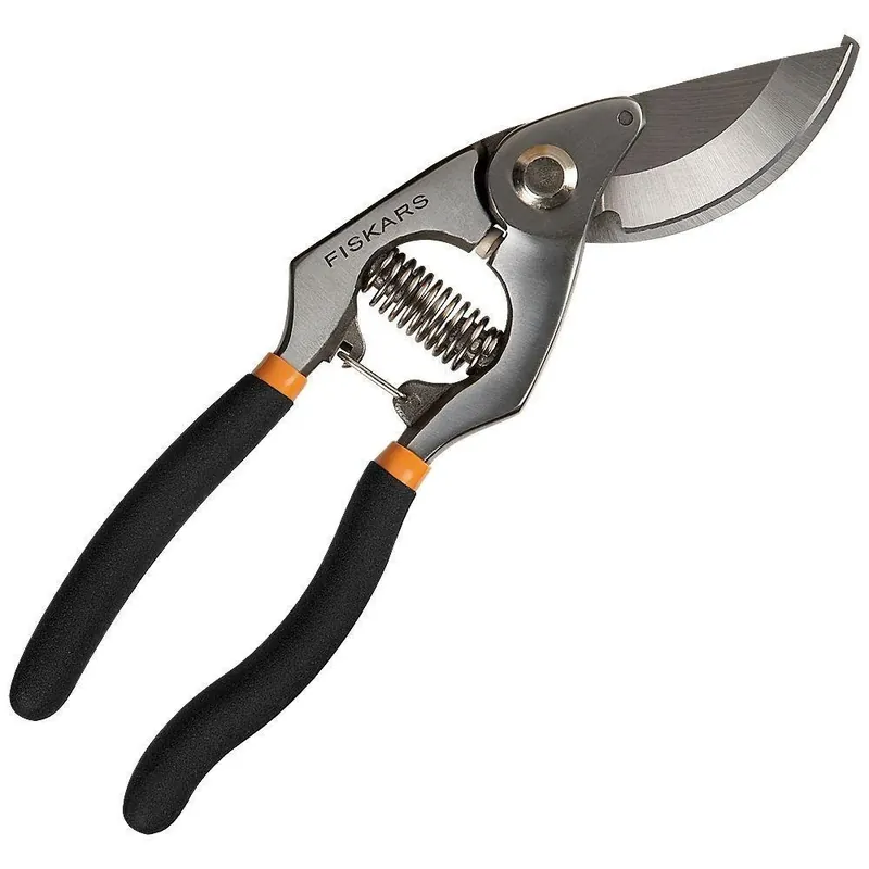 Fiskars Stainless Steel Bypass Pruners With 3/4 In. Cut Capacity And Forged Blade