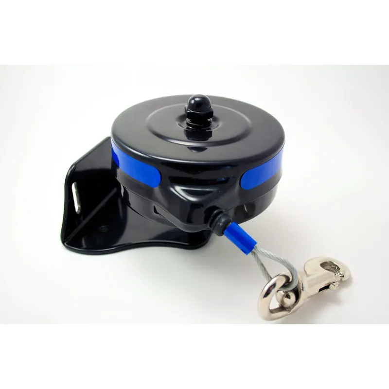 Dog Tie Out With Stake, Retractable, Medium