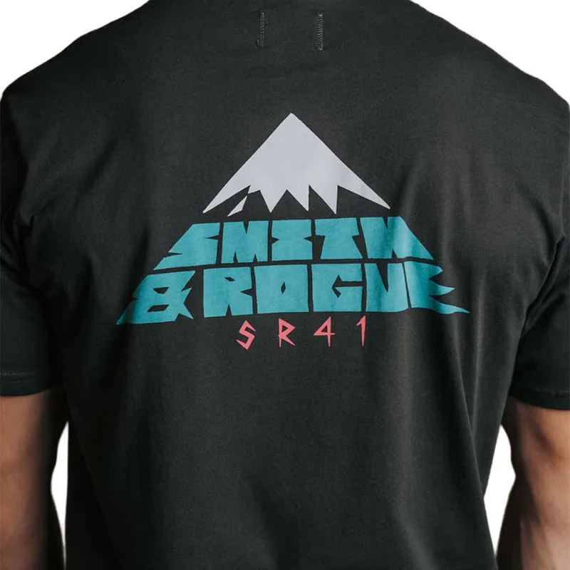 Smith + Rogue Men‘s 90s Retro Snowboard Tee - Pirate Black - S